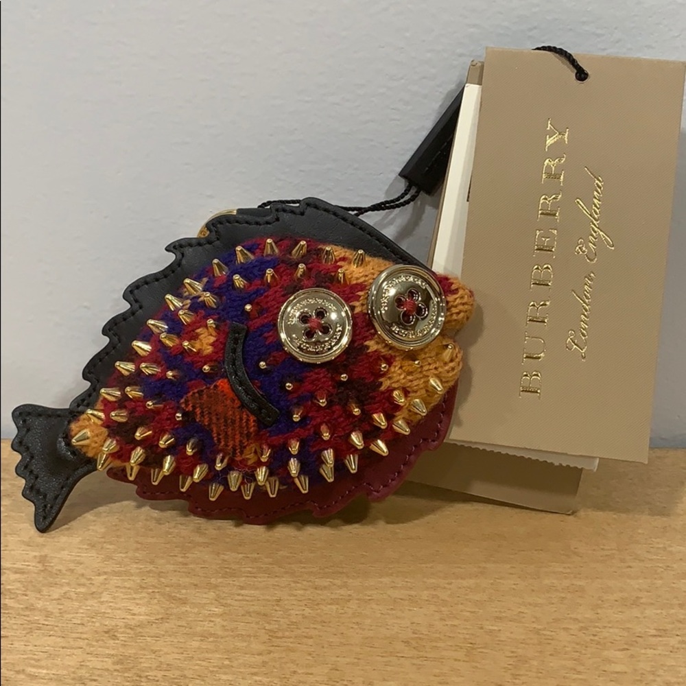 📍SOLD📍Burberry fish keychain NWT